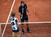 开云下载-关于英国网球队鏖战欧洲网球队，西西帕斯爆发神勇的信息