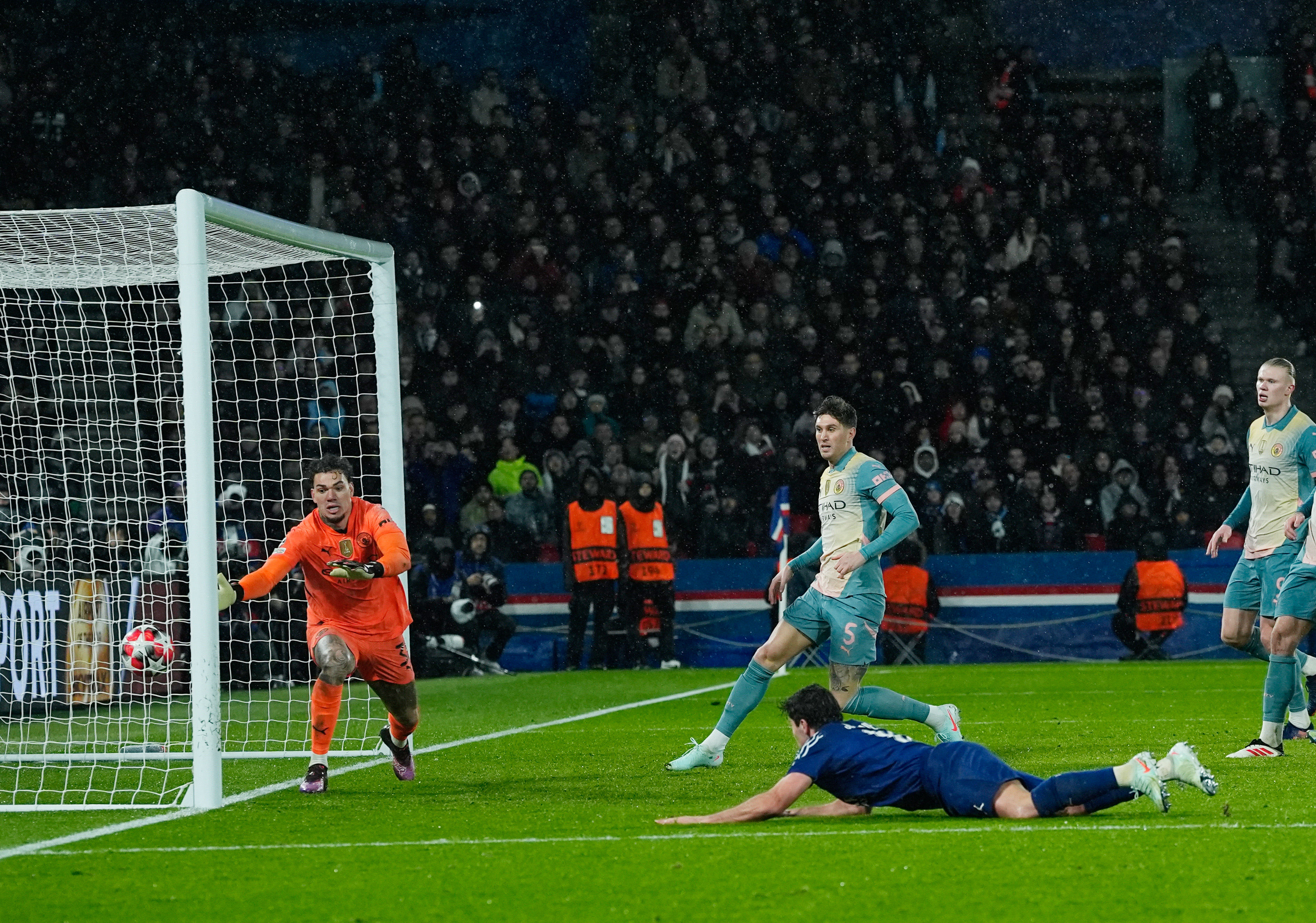 巴黎圣日耳曼神奇反扑，逆转晋级为欧冠焦点的简单介绍