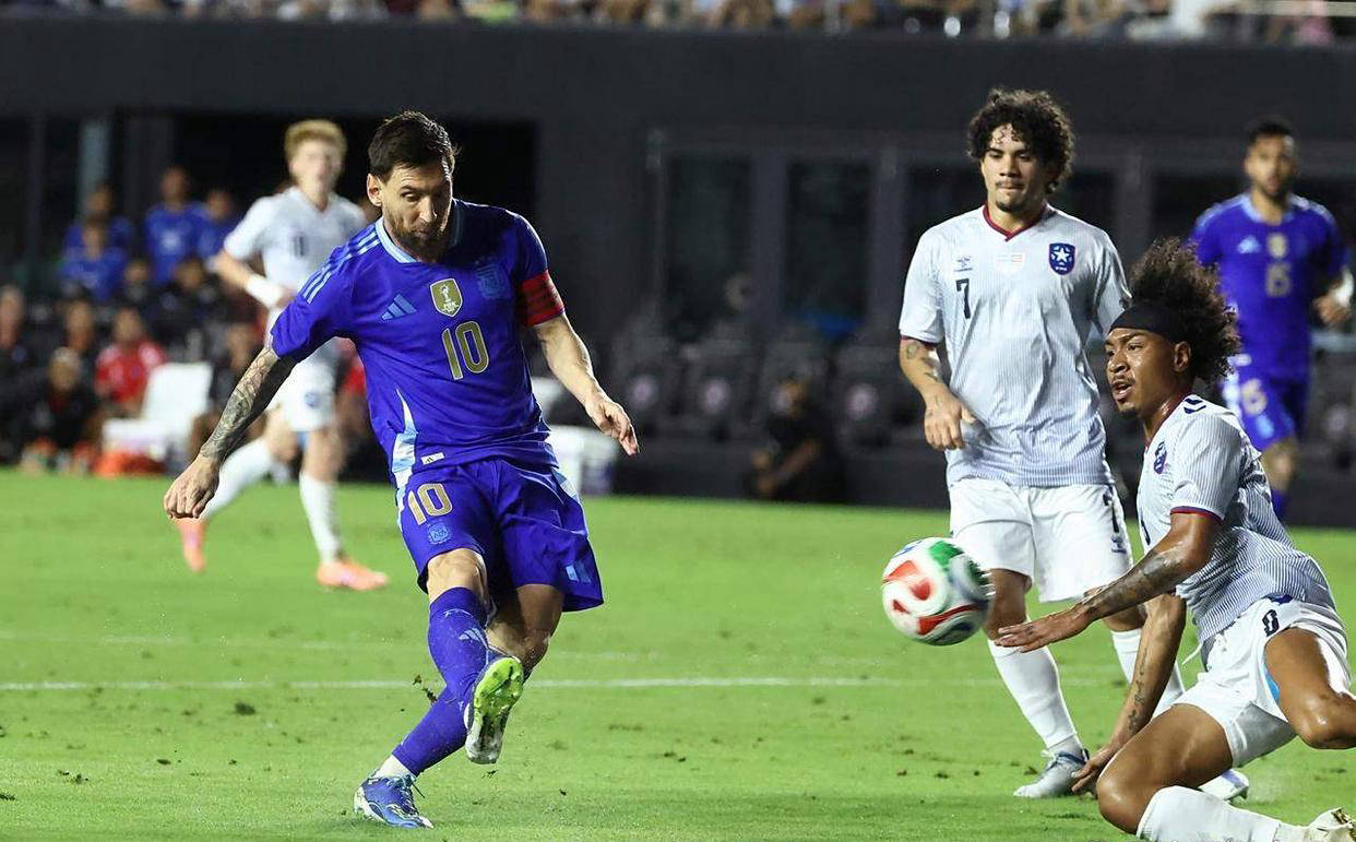 阿根廷男子足球队展现统治力 阿根廷男子足球队展现统治力