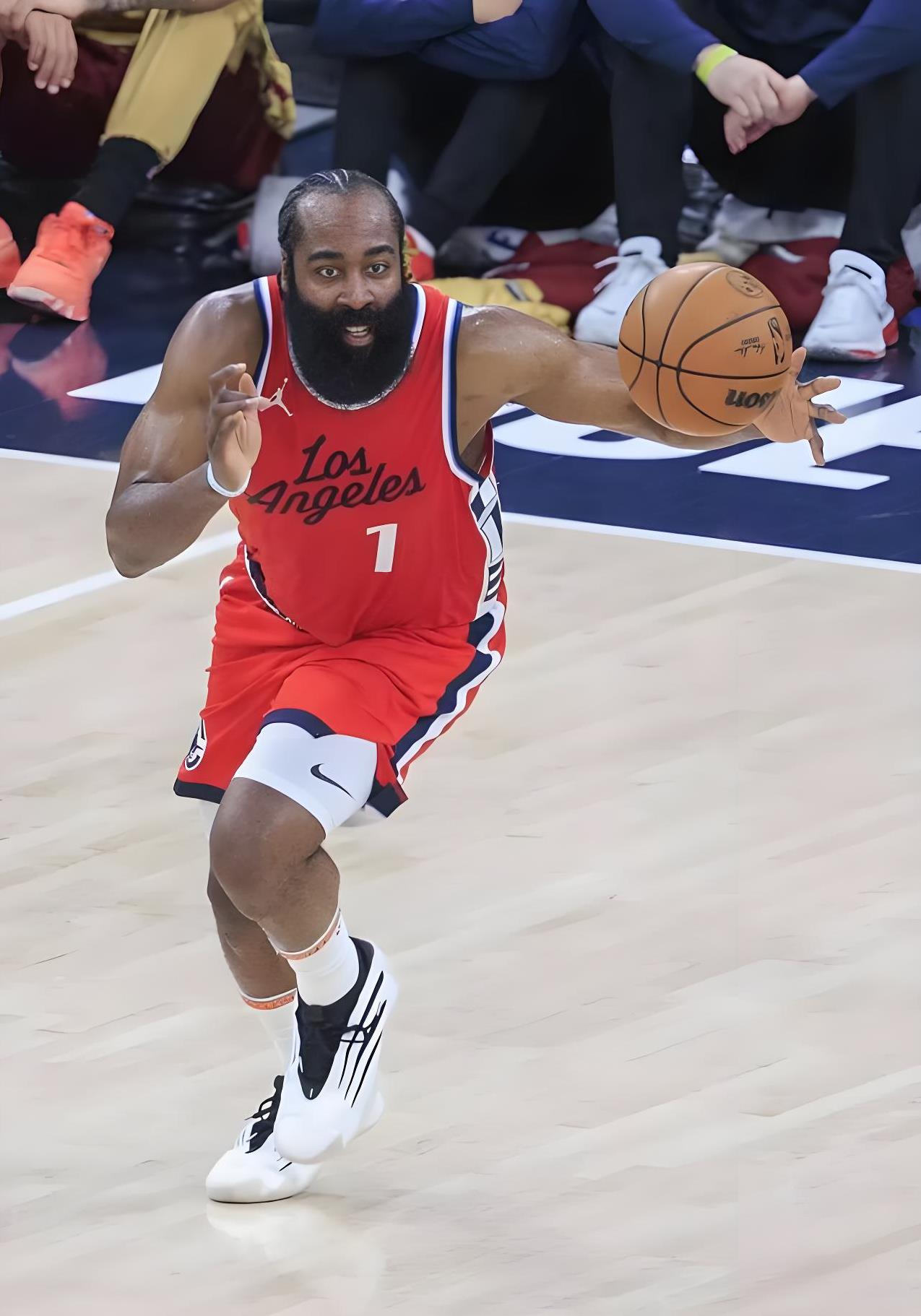 快船队主帅赞扬球员表现,备战下一场比赛 快船队主帅赞扬球员表现,备战下一场比赛