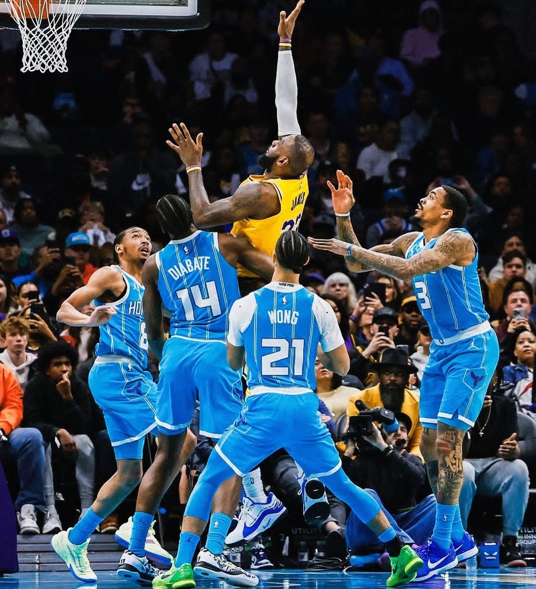 关于西部冠军之争:勇士V湖人精彩对决的信息 关于西部冠军之争:勇士V湖人精彩对决的信息