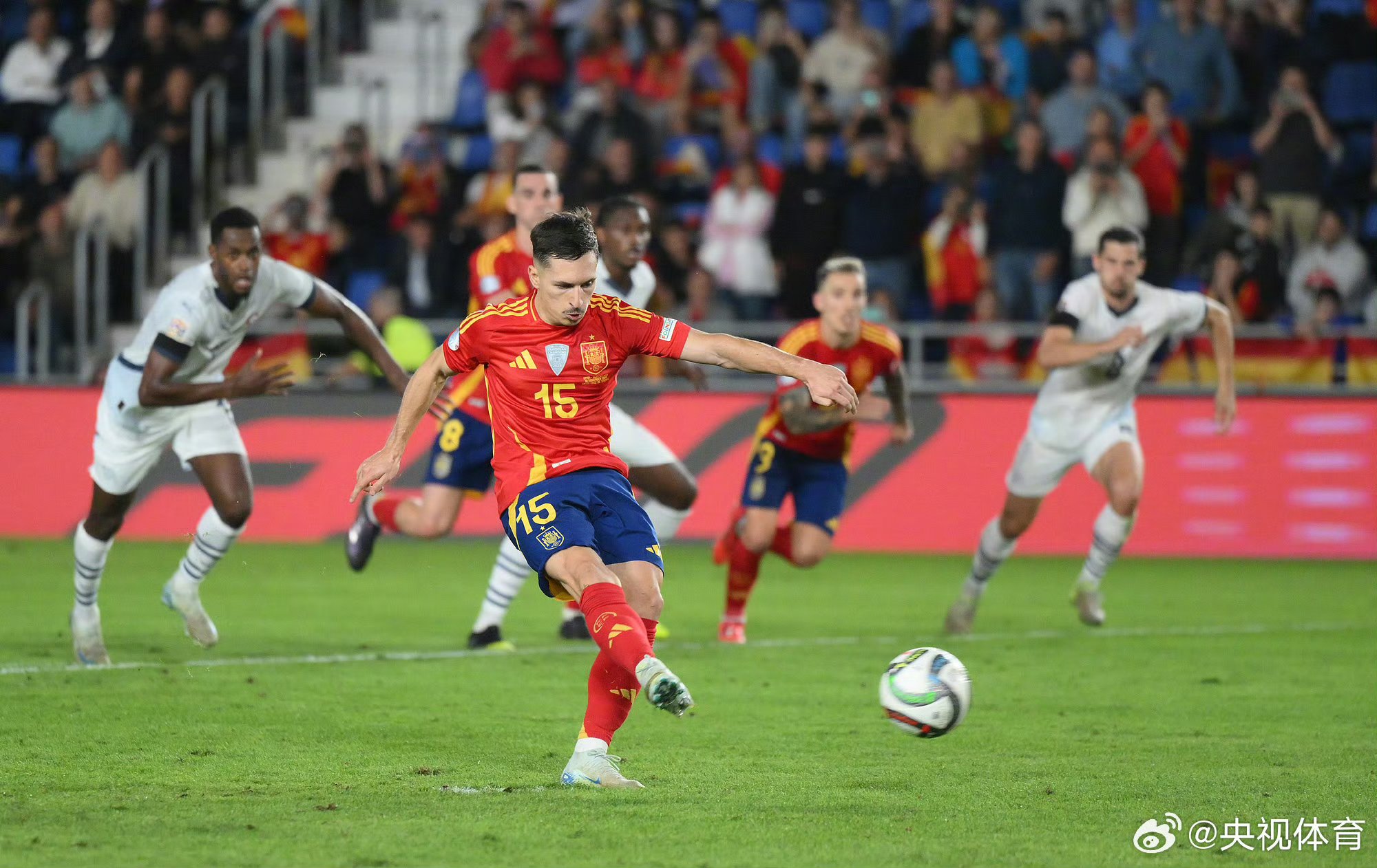 瑞士球队成功击败对手,晋级到强 瑞士球队成功击败对手,晋级到强