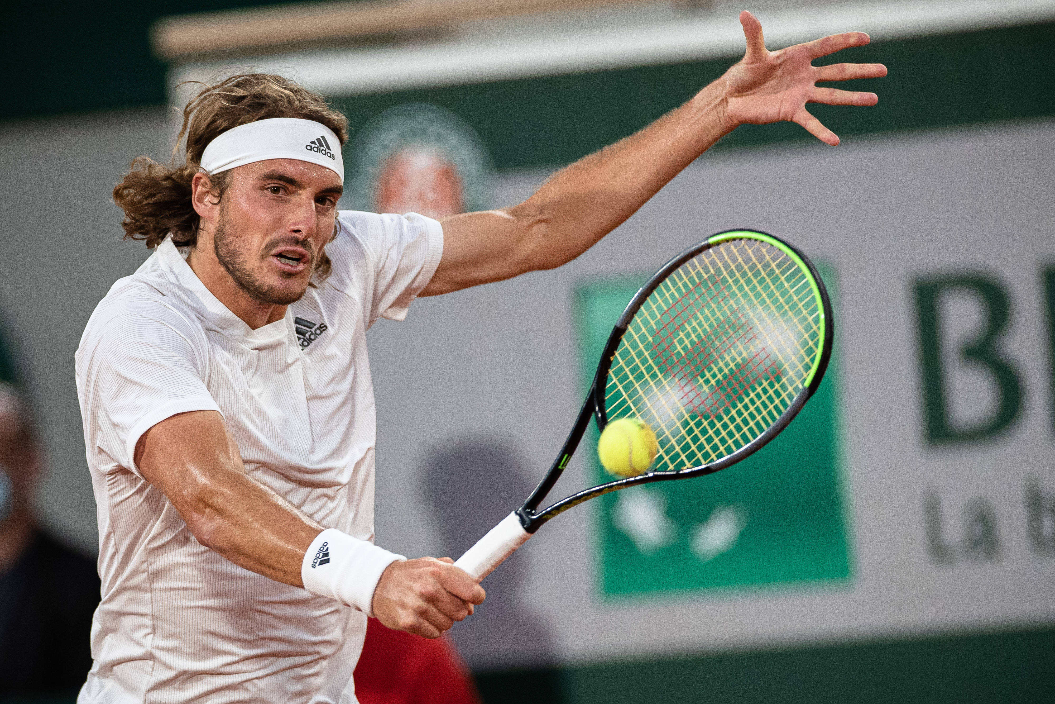 关于温网轻取联合杯,西西帕斯高光表现的信息 关于温网轻取联合杯,西西帕斯高光表现的信息