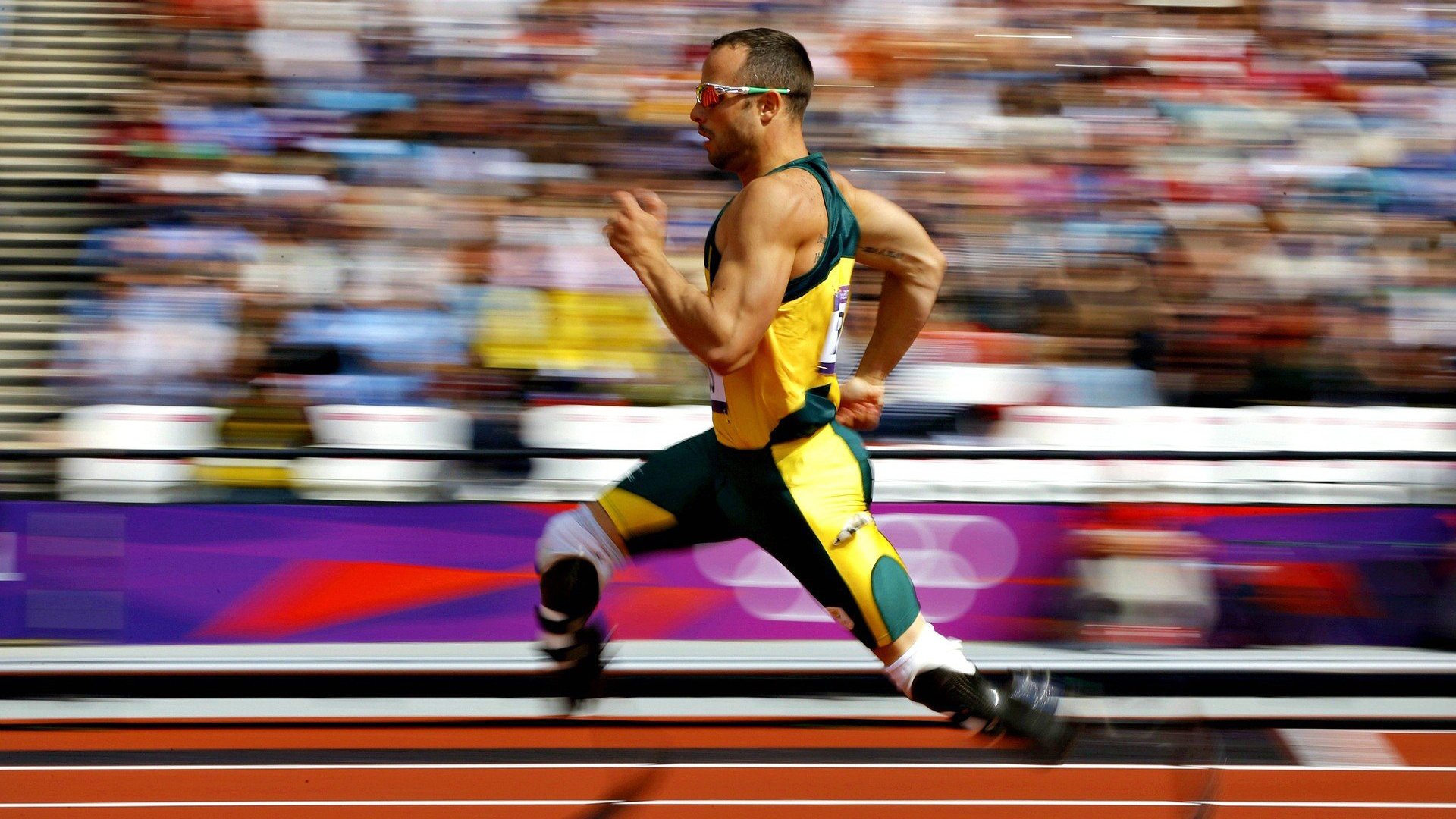 赛道与球场,F1年度争冠焦点战与北京队生死战的双重奏