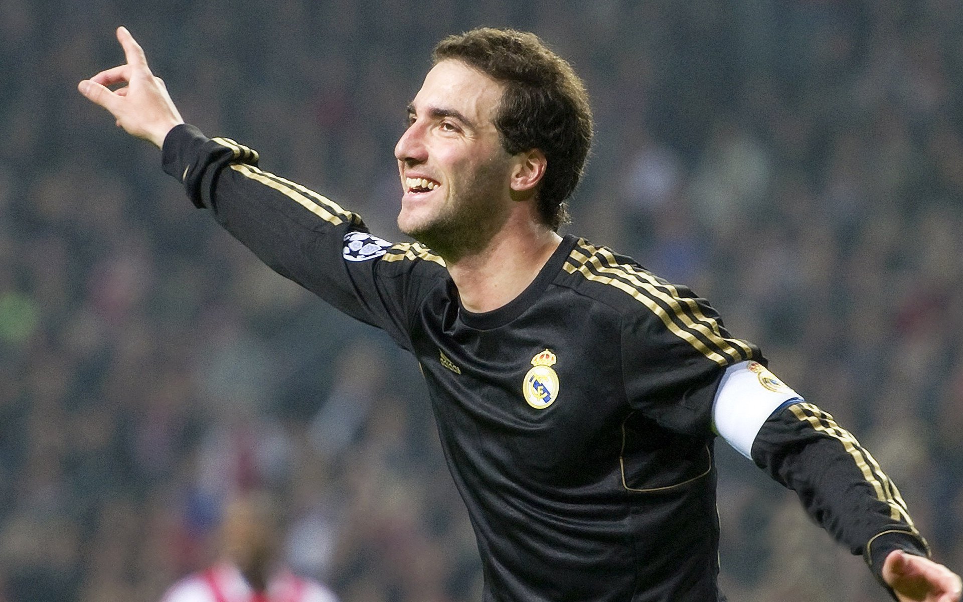 当东方遇见西方，马丁内利东决接管之战与卡塔尔巅峰对决的胜利交响