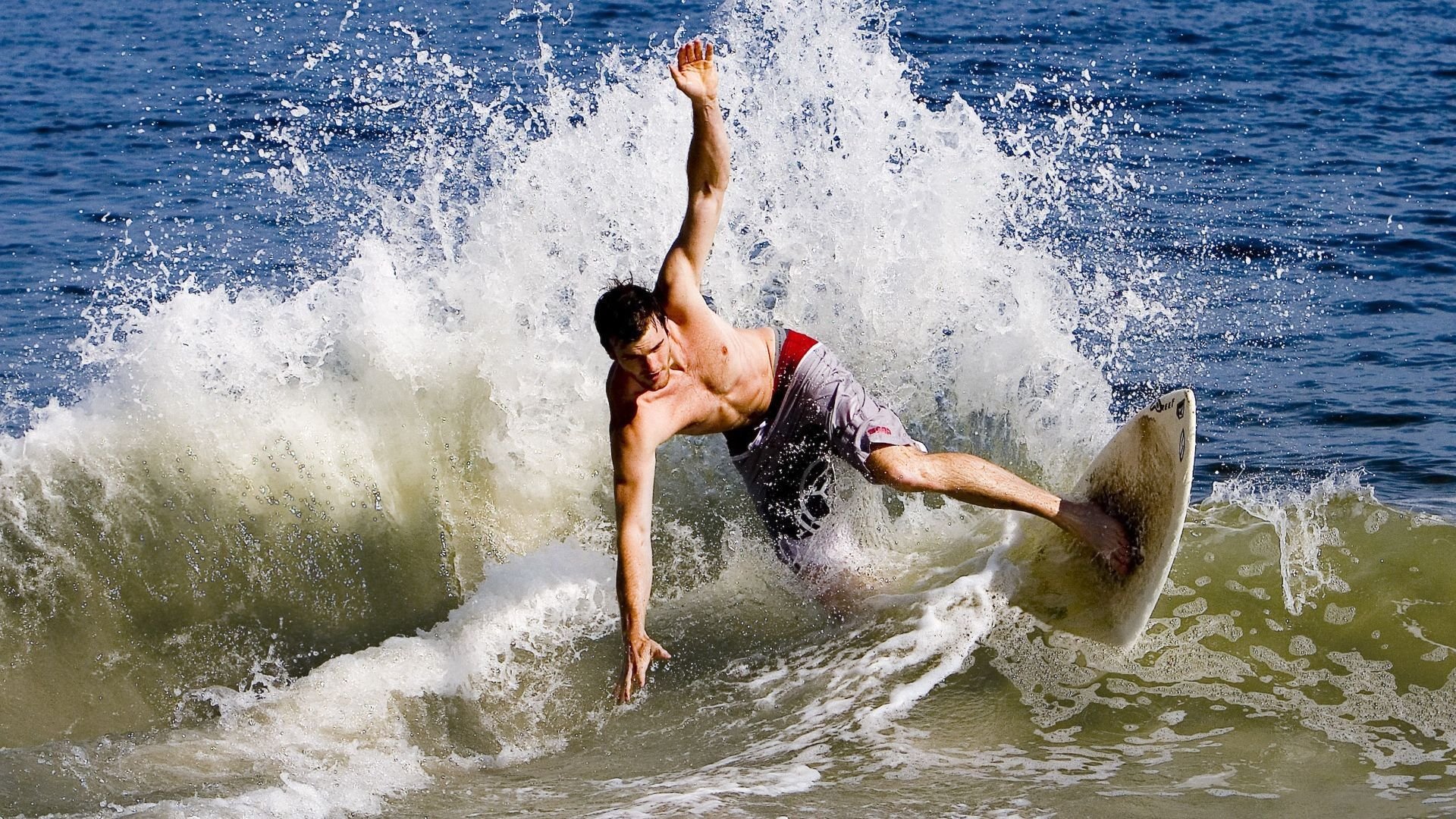 足球与乒乓的胜利交响，法国队完胜瑞典，奥恰洛夫独奏高光时刻